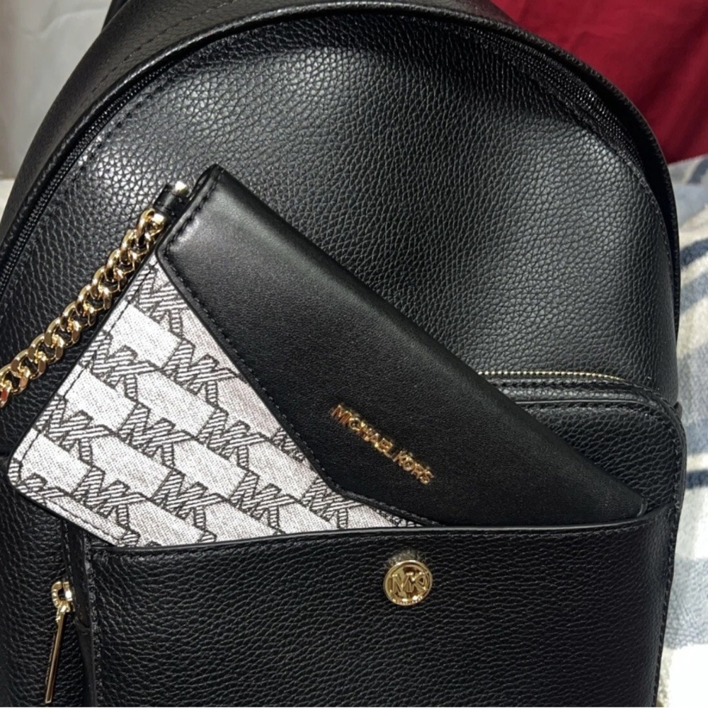 NWOT Michael Kors Black Jet Set Large Card Case/Wristlet Clutch, silver hardware